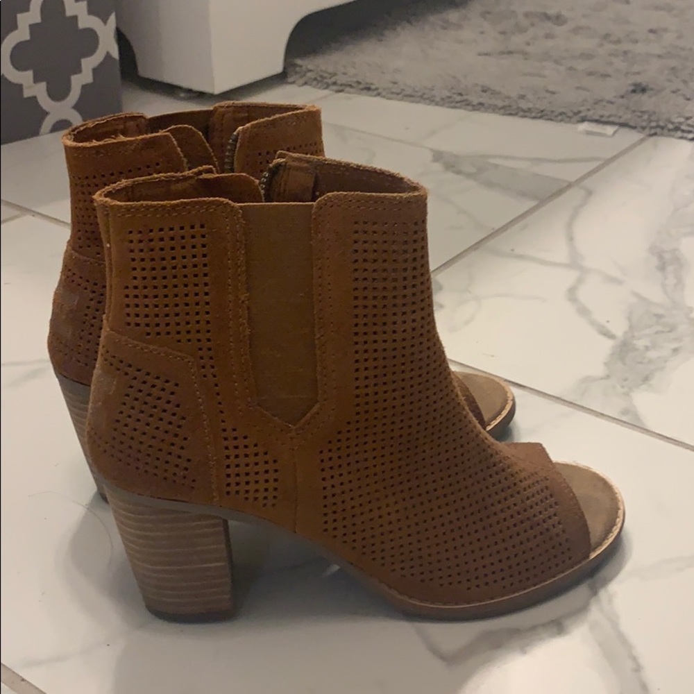Toms cognac open toed shoes 6.5